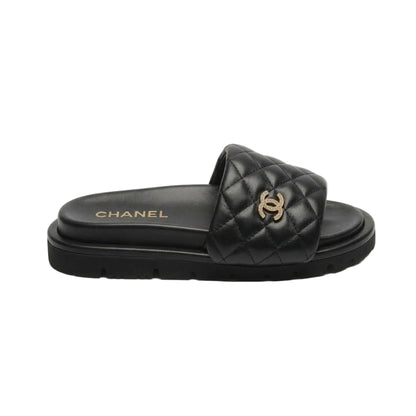 CHANEL QUILTED CC SLIDE SANDALEN