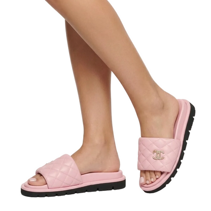 CHANEL QUILTED CC SLIDE SANDALEN